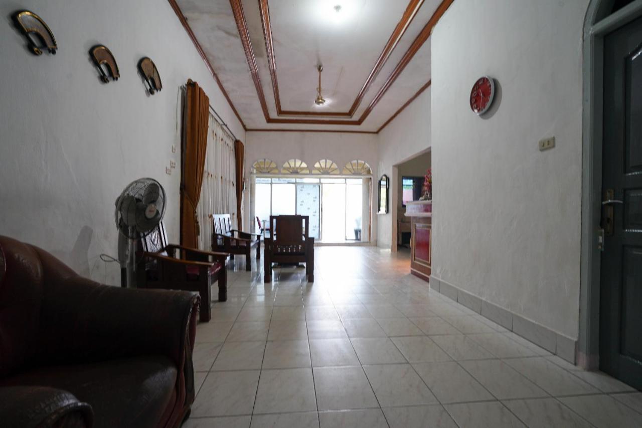 Oyo 2876 Hotel Idayu Palembang Exterior foto